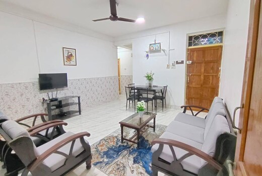 2BHK DA2 AC Goa Homestay 700m fm Candolim Beach WiFI Back Up