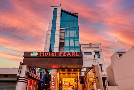 Hotel Pearl (High Street, Main Road)