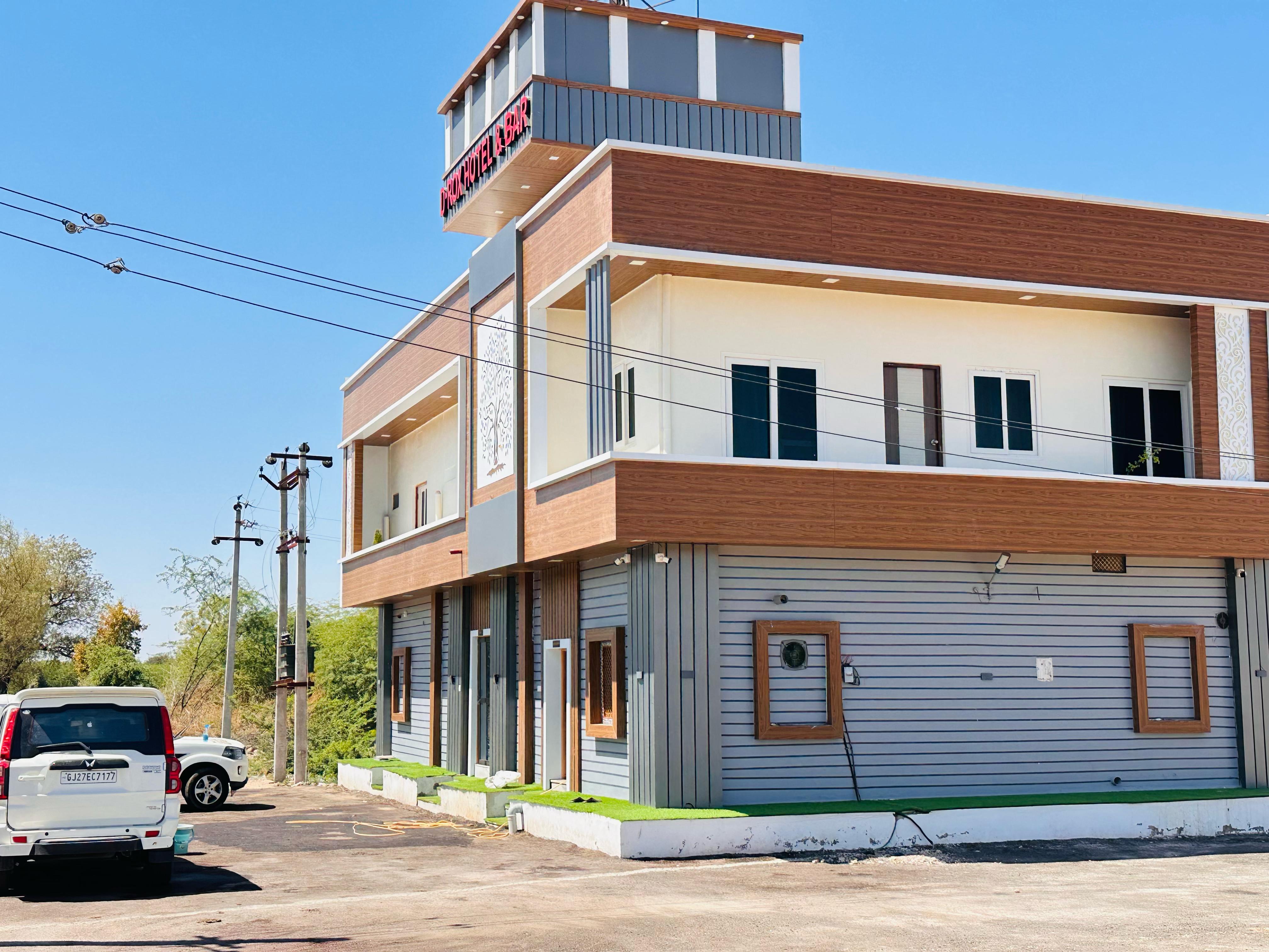 D-ROX HOTEL AND BAR