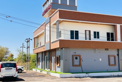 D-ROX HOTEL AND BAR