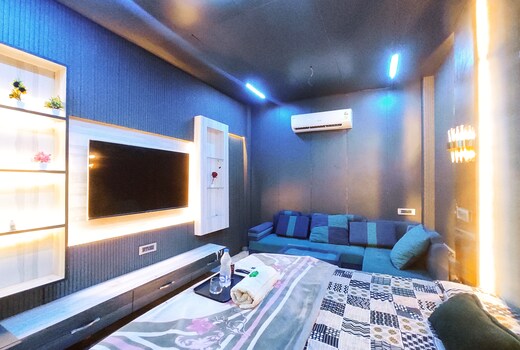 MOON LINE HOMESTAY - Private Deluxe Rooms - For Parents, Families, Students, Couples, Corporates