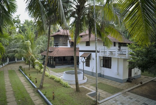Poomuttam Heritage Village 4BHK