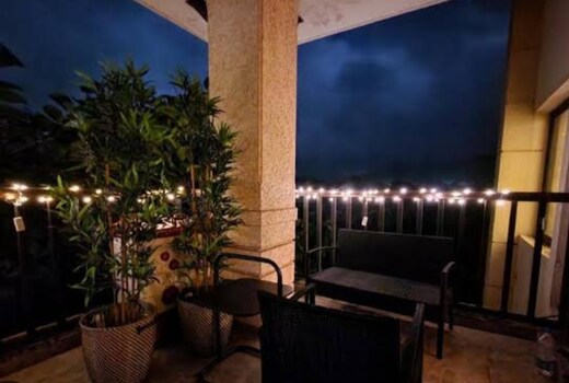 Cozy 3 bedroom Apt Central loc