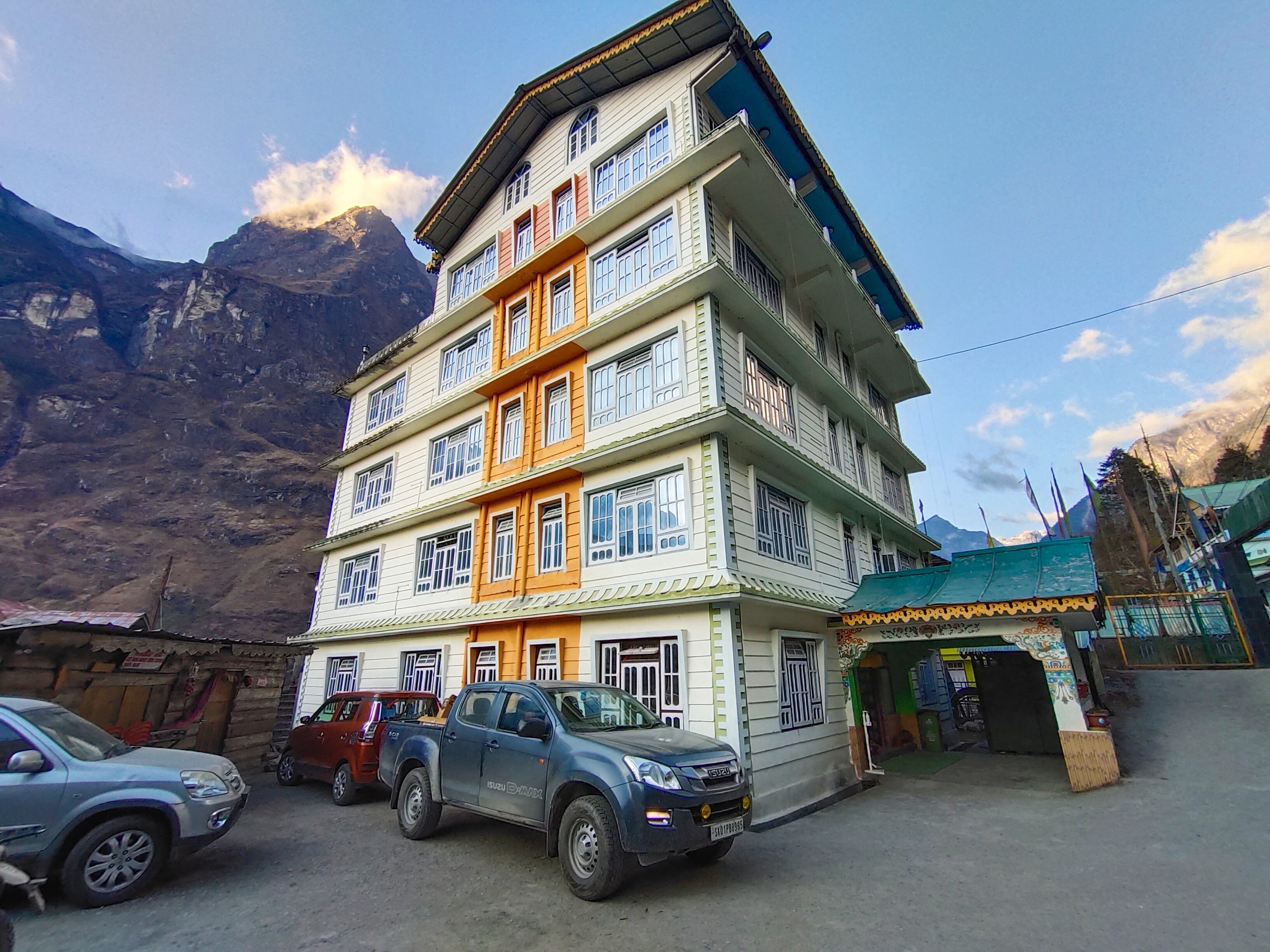 Jain Group Hotel Lachung Continental