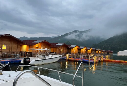 Le ROI Floating Huts & Eco Rooms