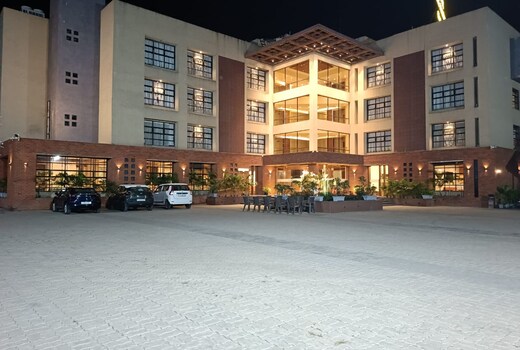 HOTEL THE PRAMUKH
