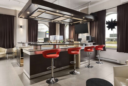 Days Inn & Conference Centre by Wyndham Montreal Airport