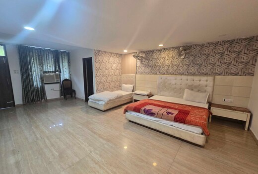 Collection O Guru Nanak Dev University Amritsar Formerly Hotel Tashi