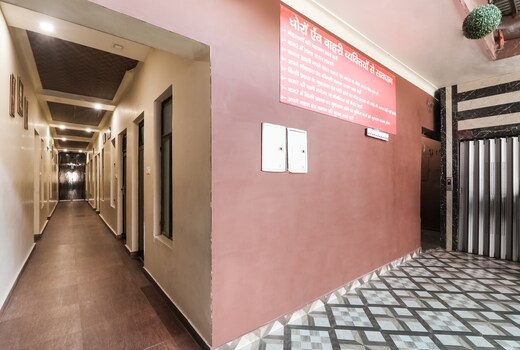 Hotel O Samrat