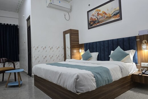 Hotel The Sky Blue & Caffe