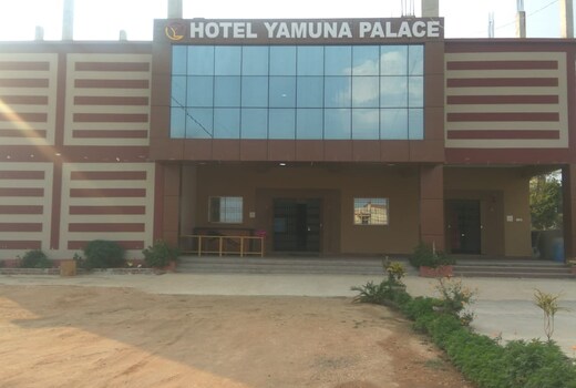 Hotel Yamuna Palace