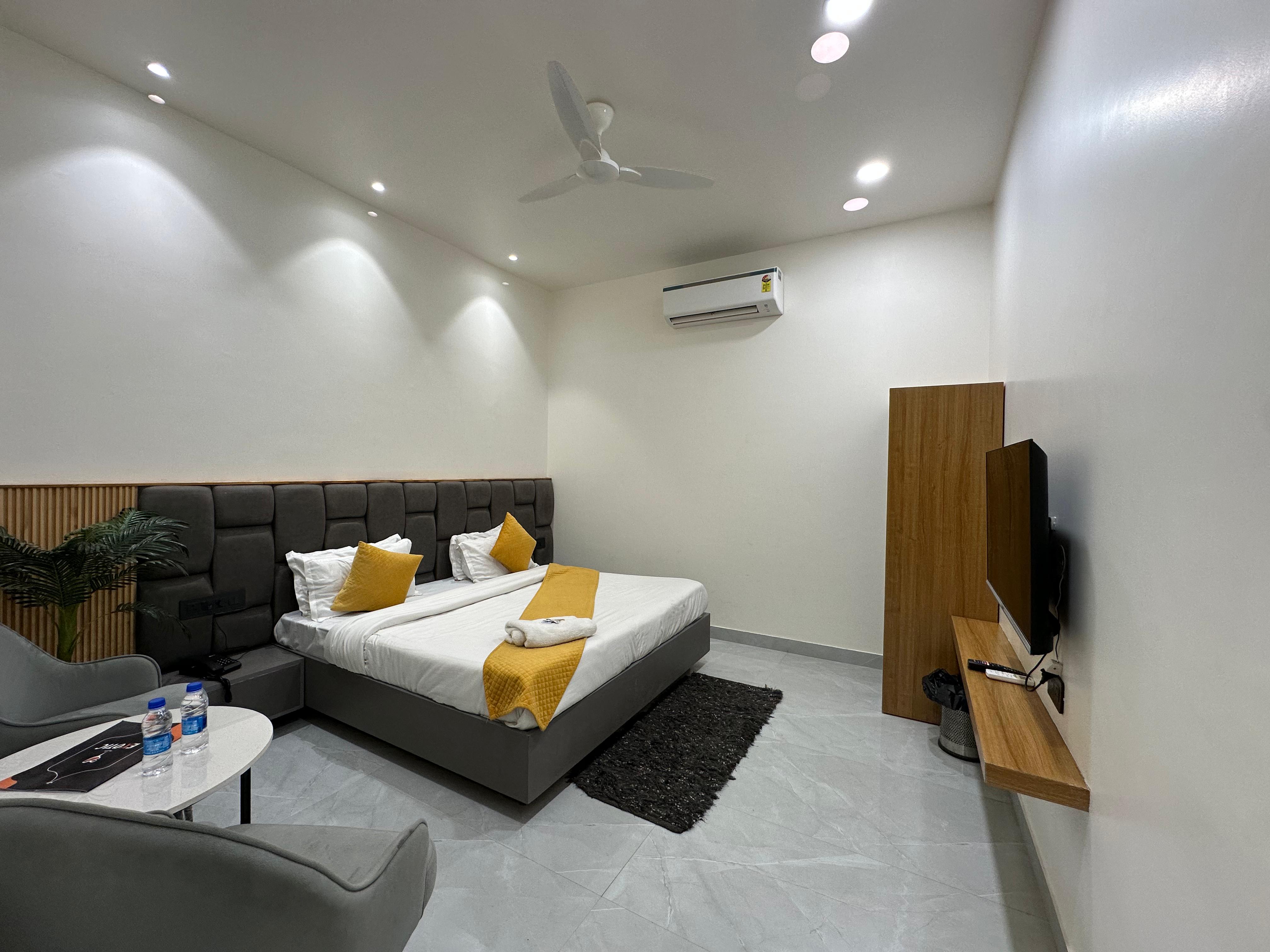 Hotel Sky Way Inn