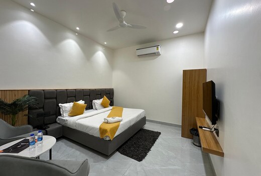 Hotel Sky Way Inn