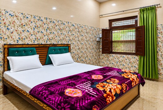 Goswami Home Stay 05 Min Walking Distance from Banke Bihari Temple