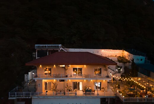 Nebula Cottage by Quercus Oak Stays