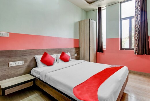 Hotel O Rajwada Inn
