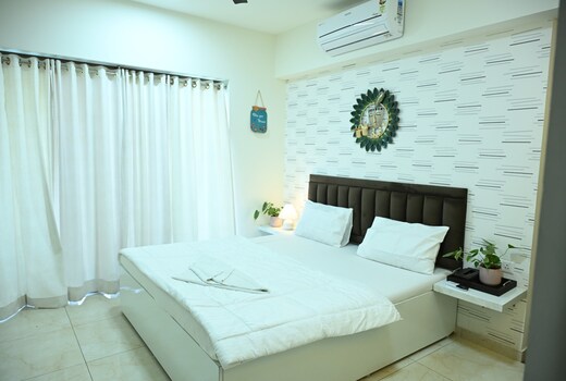 Gateway Apartments Near Western Express Highway