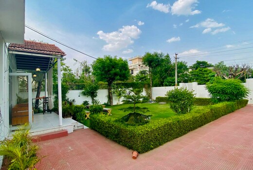 solanki farm & pool villa garden