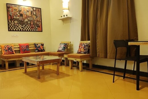 Poolfacing spacious 1BHK,Candolim hub,beach nearby