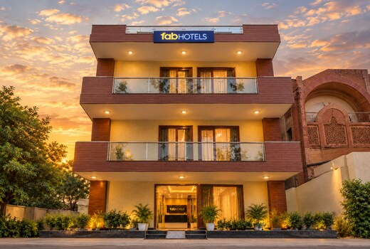 FabHotel The Lalit Vibes - Nr. DLF Phase 2 & MG Road Metro