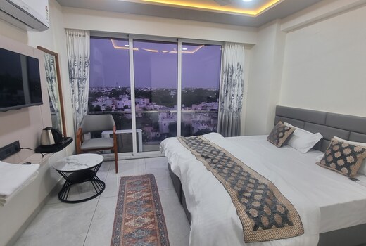 HOTEL 9 HILLS