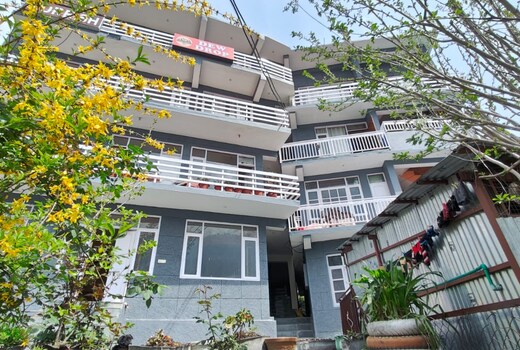 Dew Drop Stays River & Rohtang view