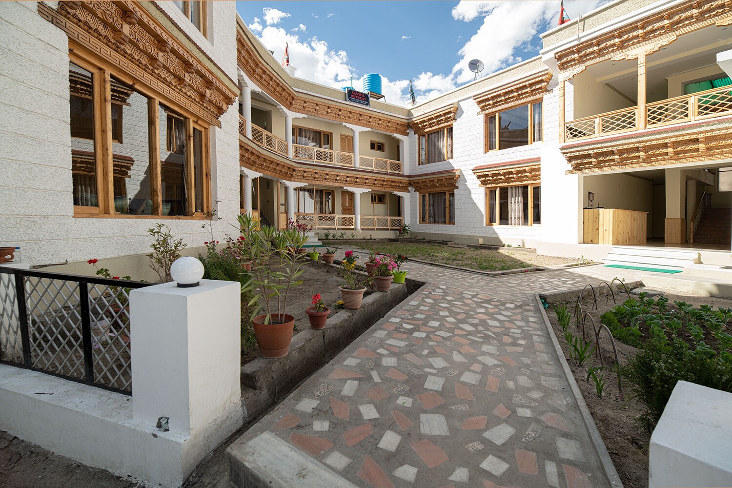 HOTEL GAWA RETREAT