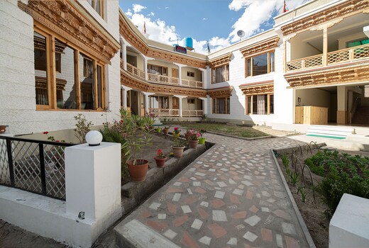 HOTEL GAWA RETREAT