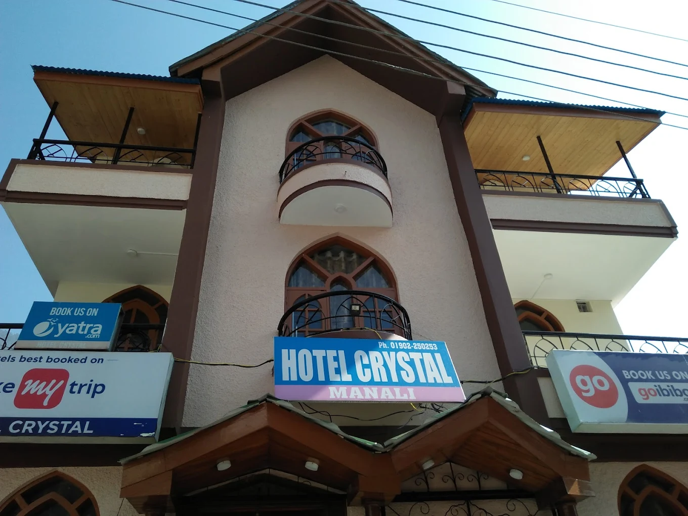 Hotel Crystal Manali -350mtrs from Mall Road