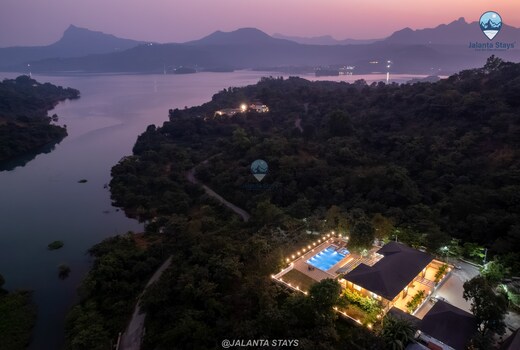 4bhk Crystal Bay by Jalanta Stays