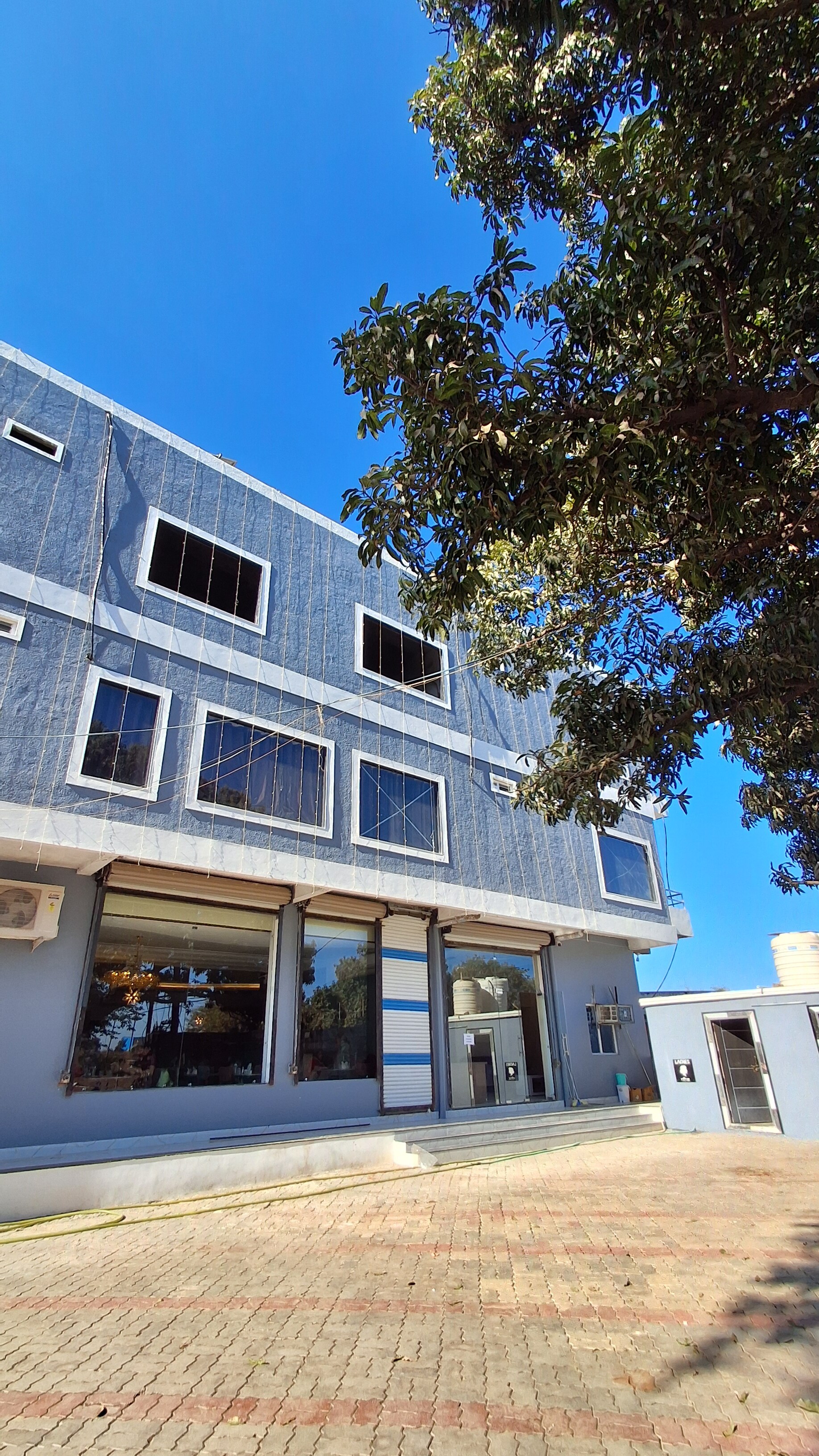 Monto hotel and restaurant