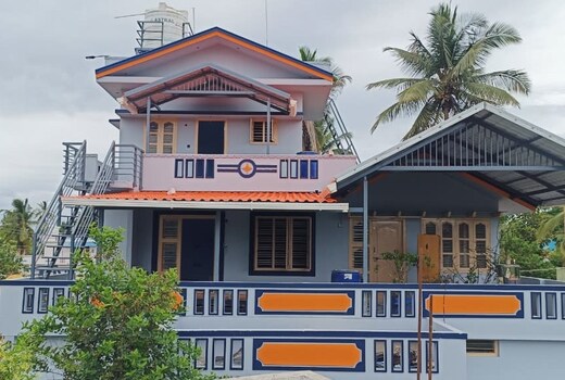 V Square Homestay.