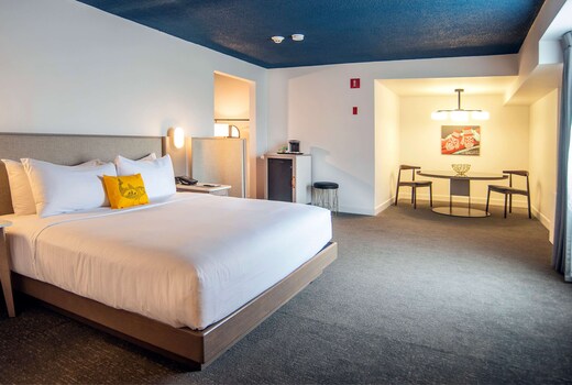 DoubleTree by Hilton St. John's Harbourview