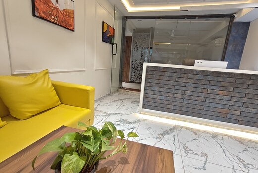 HOTEL MAPLE LEAF