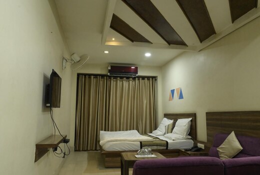 Hotel Khajrana Regency