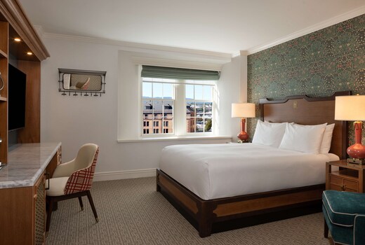 Hotel Roanoke & Conference Center, Curio Collection by Hilton