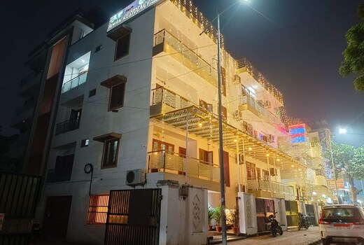 Hotel Aman Residency