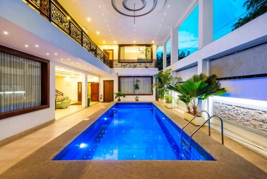 VILLA ESCAPE IN