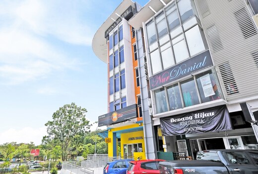 OYO 714 Arina Hotel