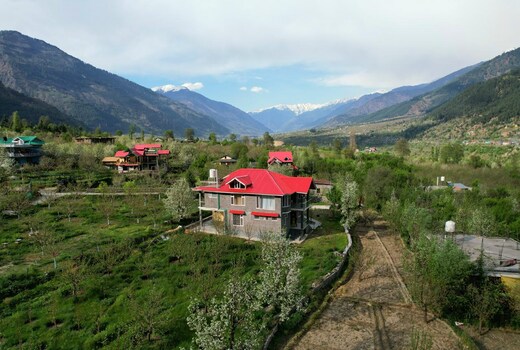 BnBBuddy Himalayan 3BR Farmstay with Lawn & Bonfire