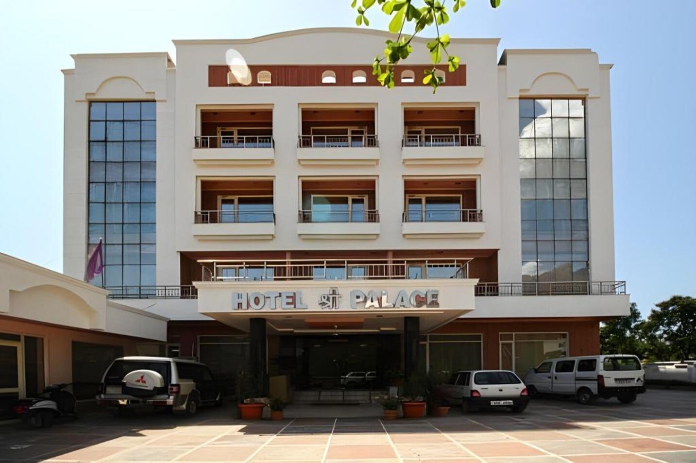 Hotel Shree Palace (200m from Katra Railway Station)
