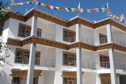 HOTEL WHITE TARA