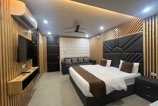 Dehradun Studio 2 By Musafir
