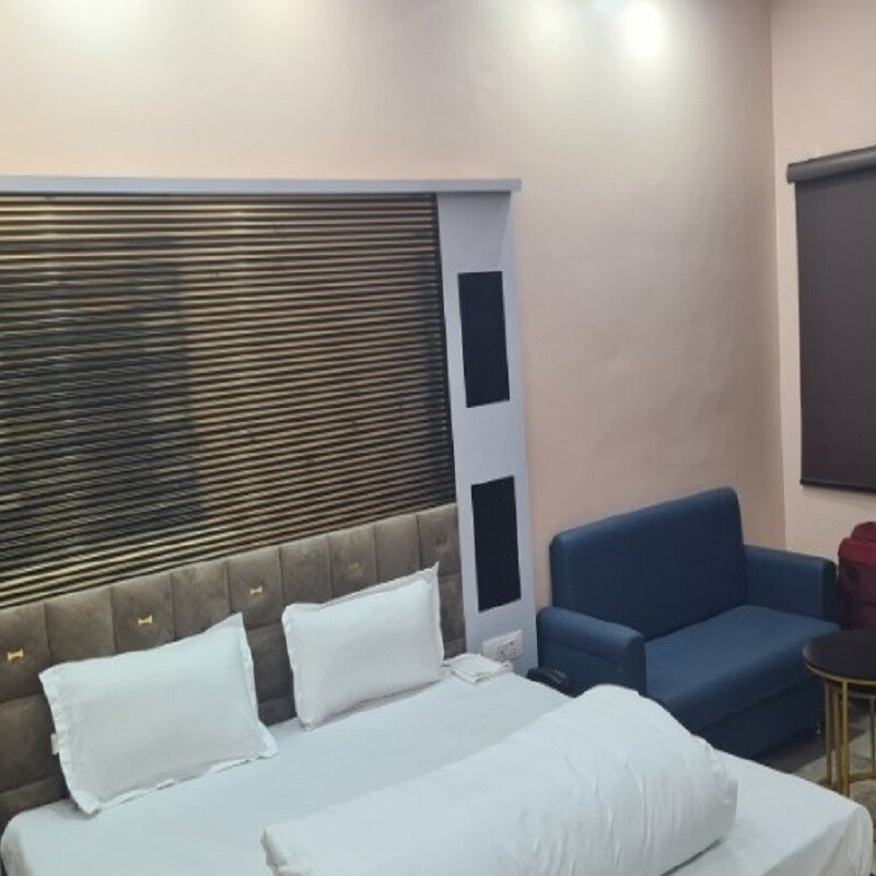 Manglani's lodging and restaurant