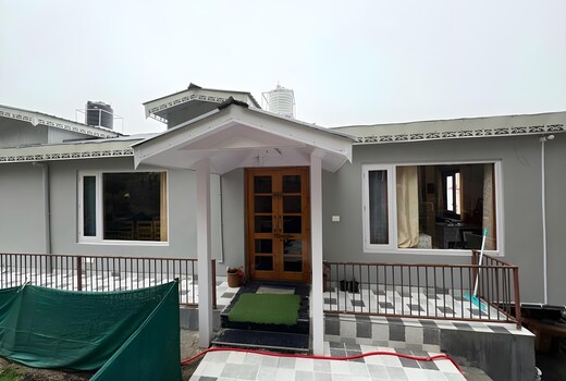 Shivam Homestay 3BR with Orchard view by Homeyhuts