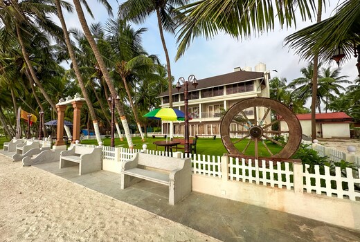 OASIS BEACH HOUSE AND RESORT