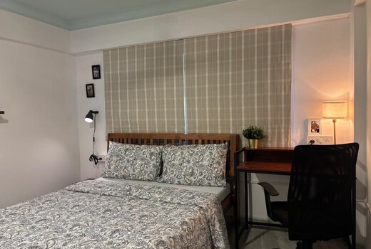 Cozy Room On Hill Rd: Orchid 1