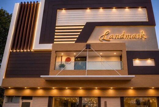 HOTEL LANDMARK ( 400 m from railway station)