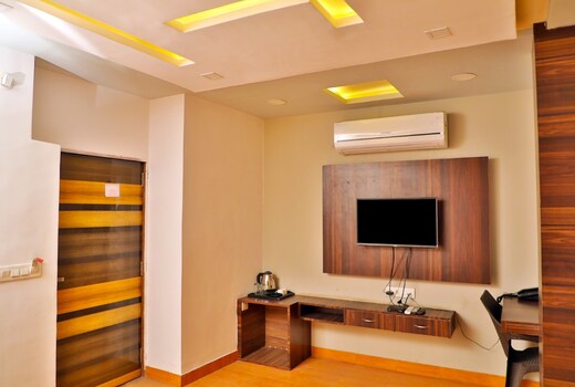 Hotel Tak International