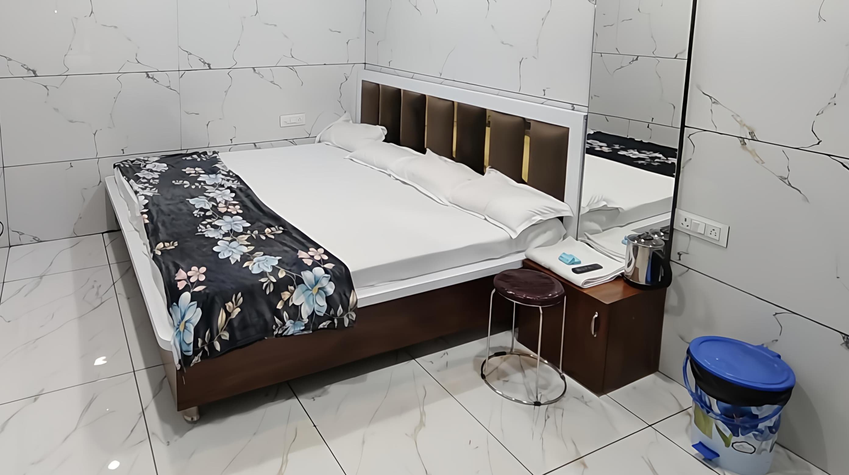 Hotel Divya Darshan..